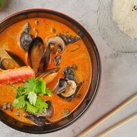 Том ям с крабом, мидиями и кальмаромв Mr. Crabs