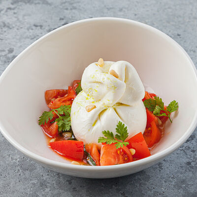 Буррата с сальсой в Terra&Mare по цене 890 ₽