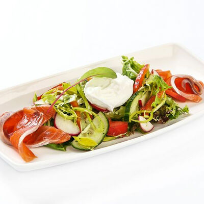 Салат с лососем в Bon Bon по цене 1079 ₽