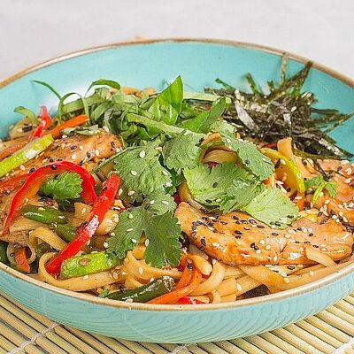 Удон с курицей в соусе Адобо в Луиджи & Тосё по цене 359