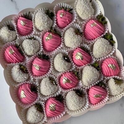 Набор 25 клубник в белом шоколаде в Любовь есть по цене 4500 ₽