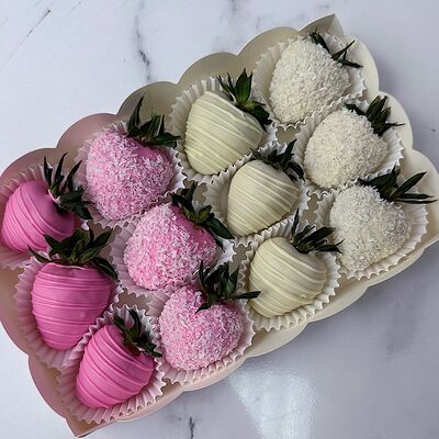 Набор Клубника в шоколаде нежность 12 штук в Любовь есть по цене 2700 ₽