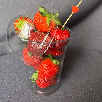 Свежая клубникав Elinabuket по цене 500 ₽