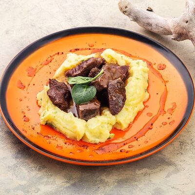 Говяжьи щечки с картофельным пюре в 7 небо по цене 790 ₽
