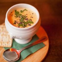 Чаудер из морепродуктов в Hamilton's pub