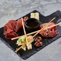 Антипасти в Come Mode Cafe