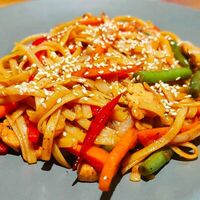 Лапша с курицей в НИРВАНА Арт бар