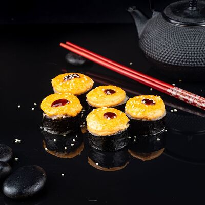 Запеченный ролл Самон в Татаки по цене 549 ₽