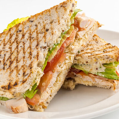 Панини цезарь с курицей в Udcкафе Upside Down Cake по цене 390 ₽