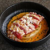 Стейк из тунца с жареной капустой и ореховым биском в Puberty