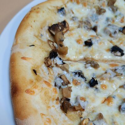 Пицца Грибнаяв Oasis по цене 690 ₽