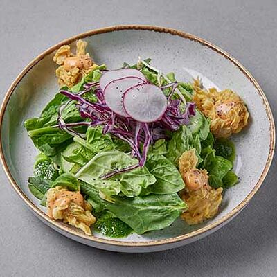 Салат с хрустящей курицей в Шикари по цене 480