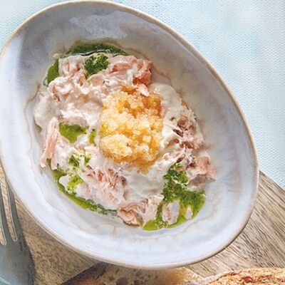 Паштет из подкопченного лосося со страчателлой и щучьей икрой в Черетто море по цене 1270 ₽