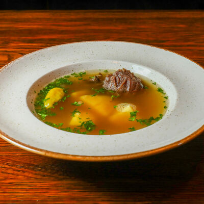 Крепкий суп из телятины в Таверна Фили Хаус по цене 590 ₽