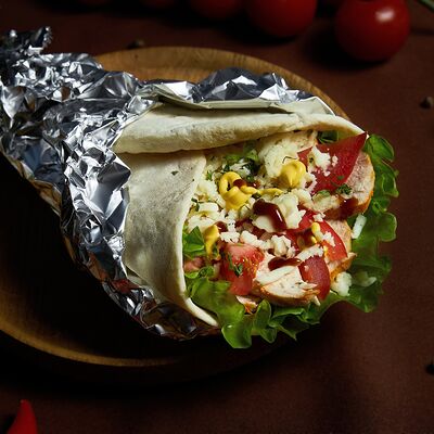 Цезарь-роллв Это вкусно по цене 399 ₽