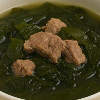 Миёкгук с говядиной и рис в Дальгона по цене 560 ₽