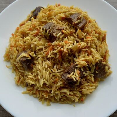 Плов узбекский с говядиной в Чебуречница по цене 530 ₽