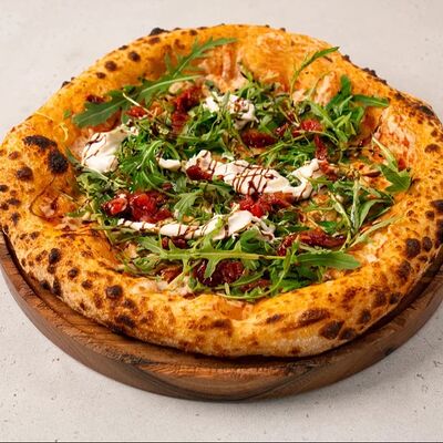 Вяленые томаты, сальса и рукола в Hug по цене 770 ₽