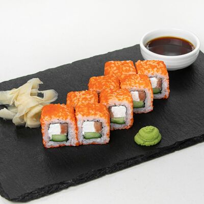 Ролл Филадельфия с тобико в Сакура по цене 340 ₽