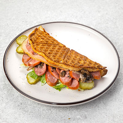 Хантер в Vaffel Норвежские вафли, завтраки, кофе по цене 450 ₽