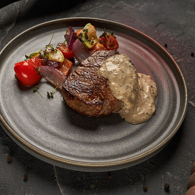 Филе-миньон с овощами в Инжир по цене 1050 ₽