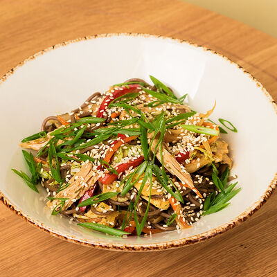 Гречневая лапша со спаржей и овощами в Атлас еды по цене 500 ₽