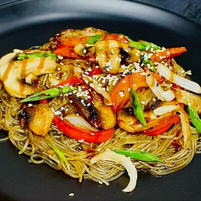 Фунчоза с овощами в Hot Pizza по цене 430 ₽