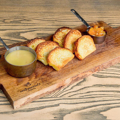 Паштет из утки с абрикосовым конфитюром и бриошью в Онегин дача по цене 790 ₽