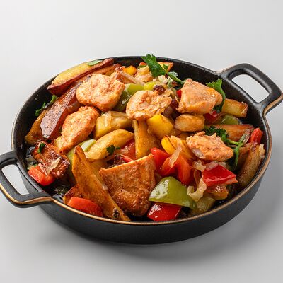 Курица по-домашнему в Кафе МилАриЯ по цене 767 ₽