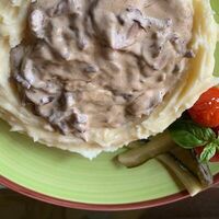 Бефстроганов с картофельным пюре в Старое Место