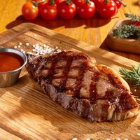 Стейк Нью-Йорк в BBQ Beer Restaurant