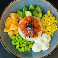 Поке с лососем в Yummy Sushi
