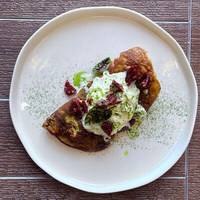 Омлет с сыром страчателла в Wine and Whiskey by Simple по цене 600 ₽