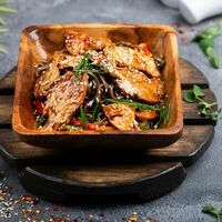 Соба с курицей и овощами в Сакура