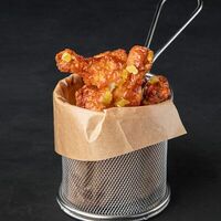 Крылышки куриные в Gellert Bar