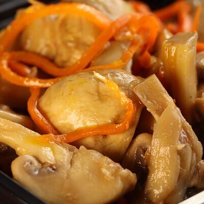 Салат из грибов шампиньонов в Пянсе по цене 199 ₽