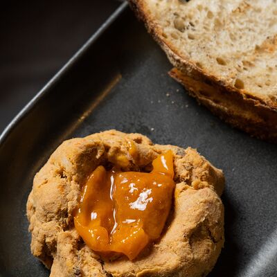 Риет из поросенка с вареньем из кураги в Горячо по цене 590 ₽