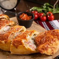 Хачапури с сыром и ветчиной в Корчма Сало