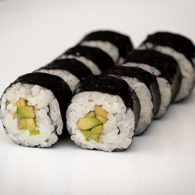 Роллы с авокадо в кафе Восточный Экспресс по цене 370 ₽