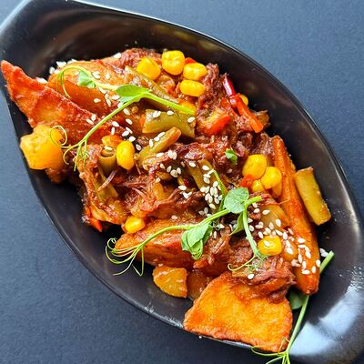 Томленая телятина в Бекки бар по цене 570 ₽