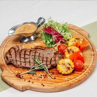 Стейк Стриплойн с соусом из белых грибов в Ривьера