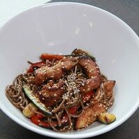 Лапша вок с курицей в Баффет