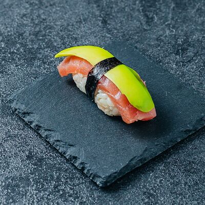 Нигири с тунцом и авокадо в Rolls Bar по цене 189 ₽