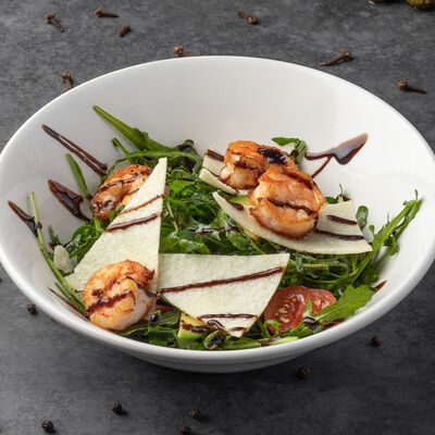 Салат Руккола с пармезаном и креветками в Пицца Паста Гриль и Пивбар по цене 840 ₽