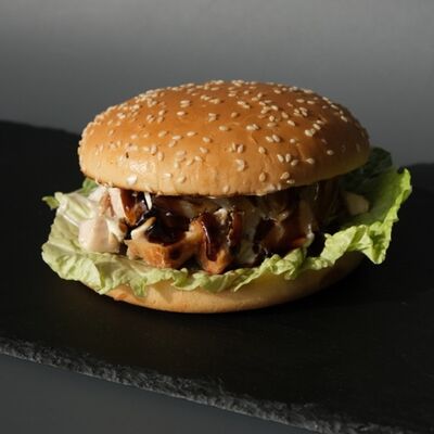 Чикен-чизбургер Тропикано в Doner Kebab Family по цене 340 ₽