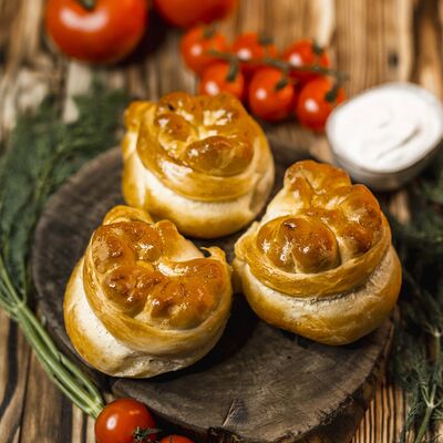 Пирожки Хинкалька с фаршем в Helen eat по цене 275 ₽