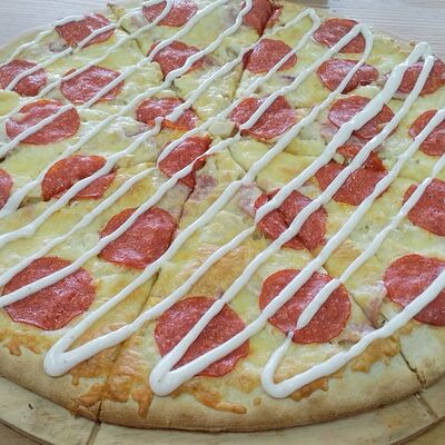 Пицца Трюфельная с пеперони и ветчиной в Pizza Express 24 часа по цене 950 ₽