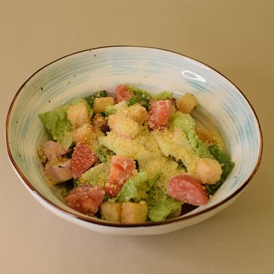 Салат Цезарь с курицей в Пряный Тимьян по цене 565 ₽