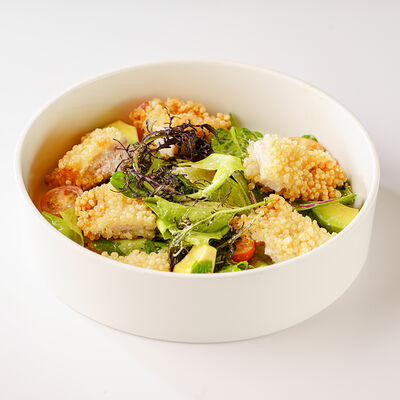 Салат с хрустящим цыпленком в Панда Маркет по цене 539 ₽