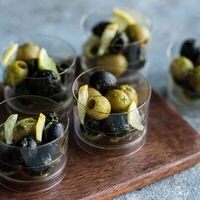 Маслины и оливки в стаканчике (6 шт) в Svekla Catering